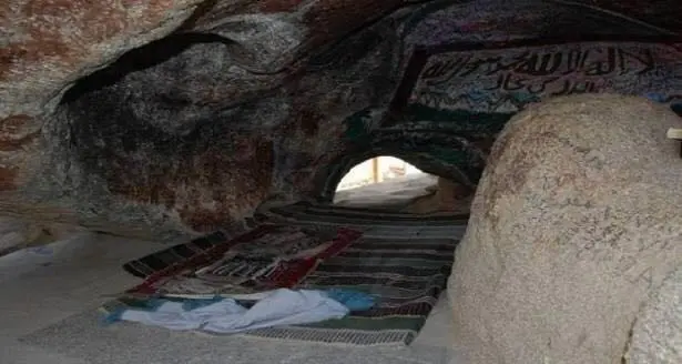 Inside Cave of Hira | Lahore Ahmadiyya Movement | Lahore Ahmadiyya | Lahore Ahmadiyya Society | LA-Society | AAIIL Official Website